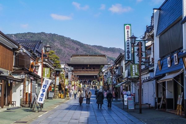 仲見世通りと山門